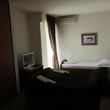 提奥纳旅馆 招待所 布德瓦
